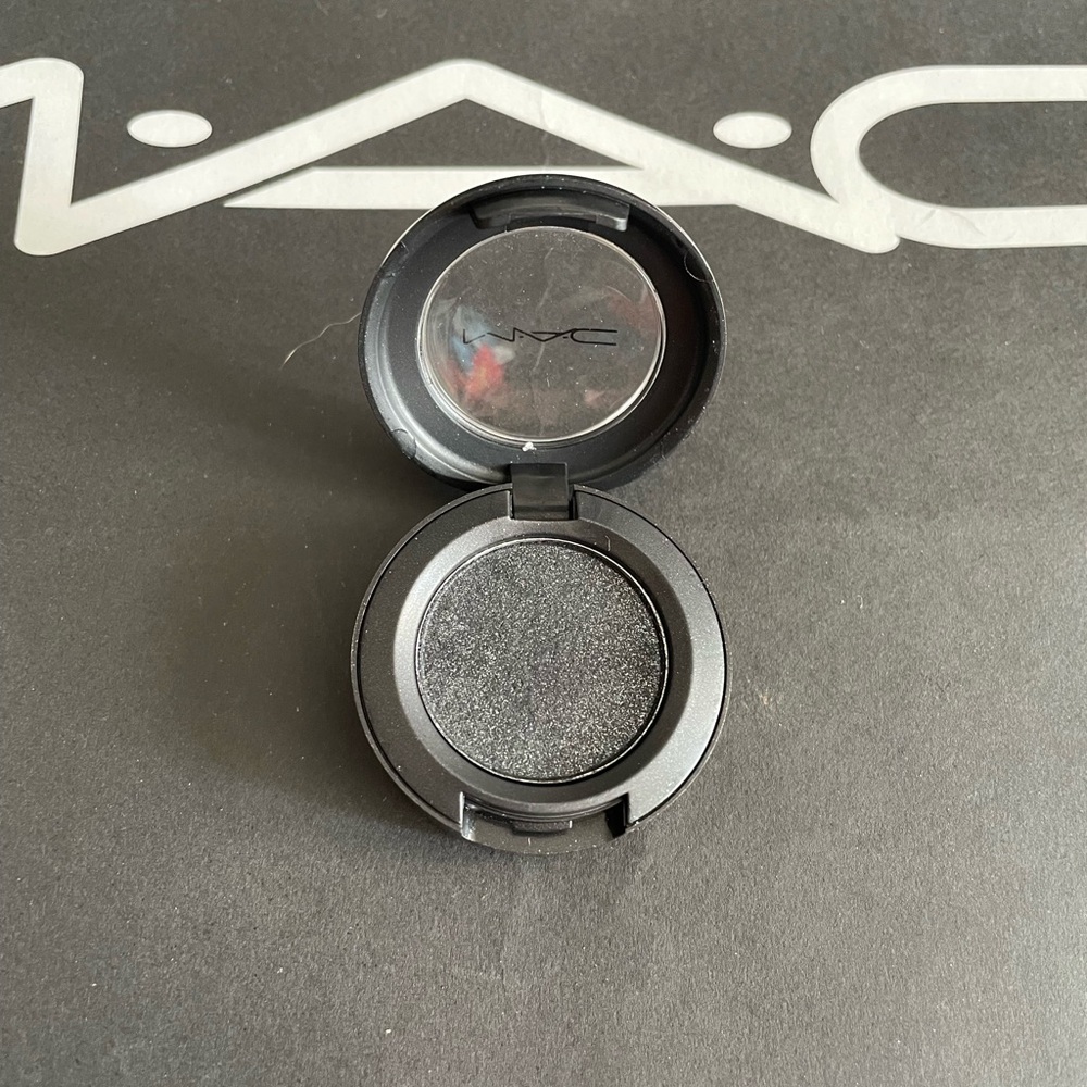 MAC Eyeshadow in Black Tied (Discontinued)